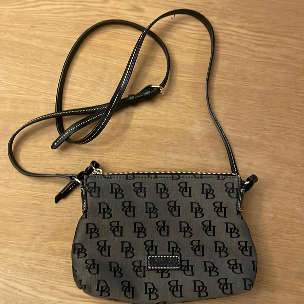 DOONEY & BOURKE (MINT) AUTHENTIC CROSSBODY, NWT - Picture 1 of 14